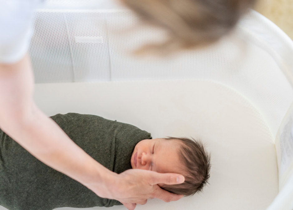 7 steps to help your newborn nap in their bassinet.
